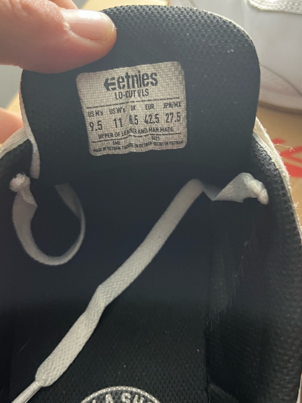 Etnies Black and White Men's Low-Cut Skate Sneakers